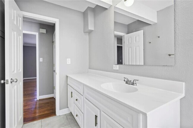 Building Photo - 885 Briarcliff Rd NE