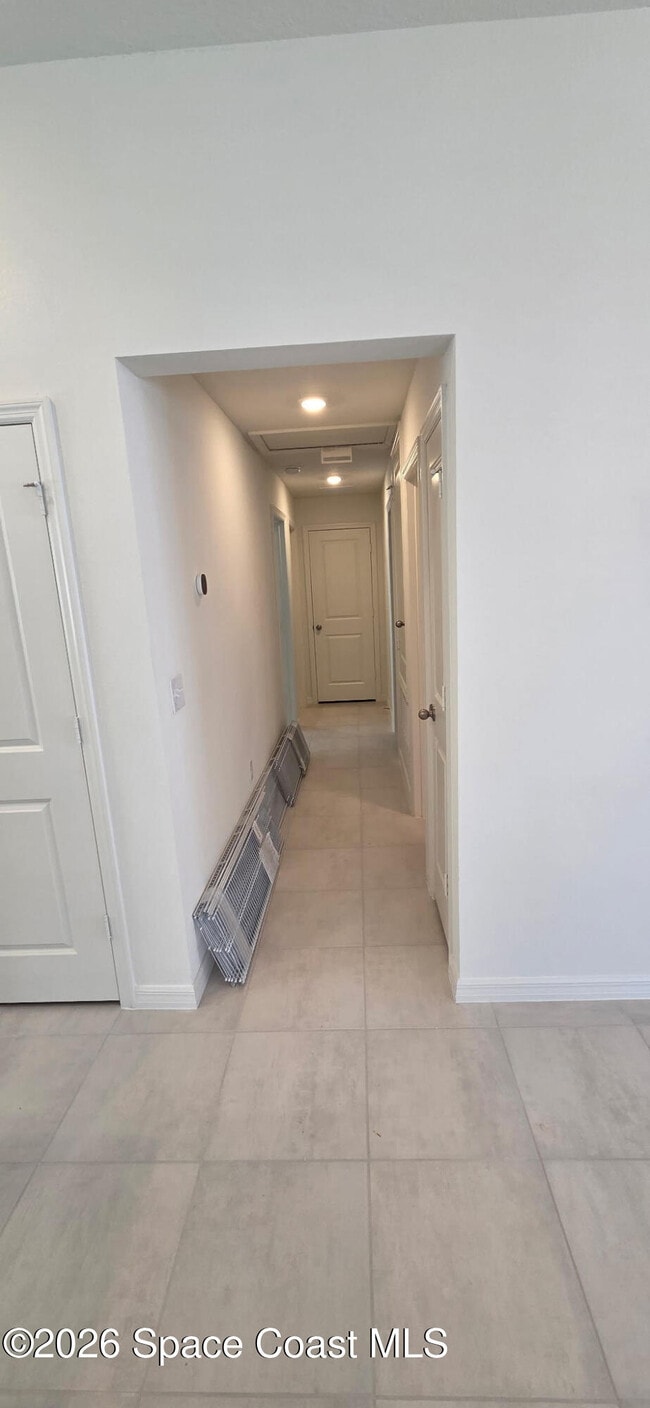 Building Photo - 2091 Vinifera Dr