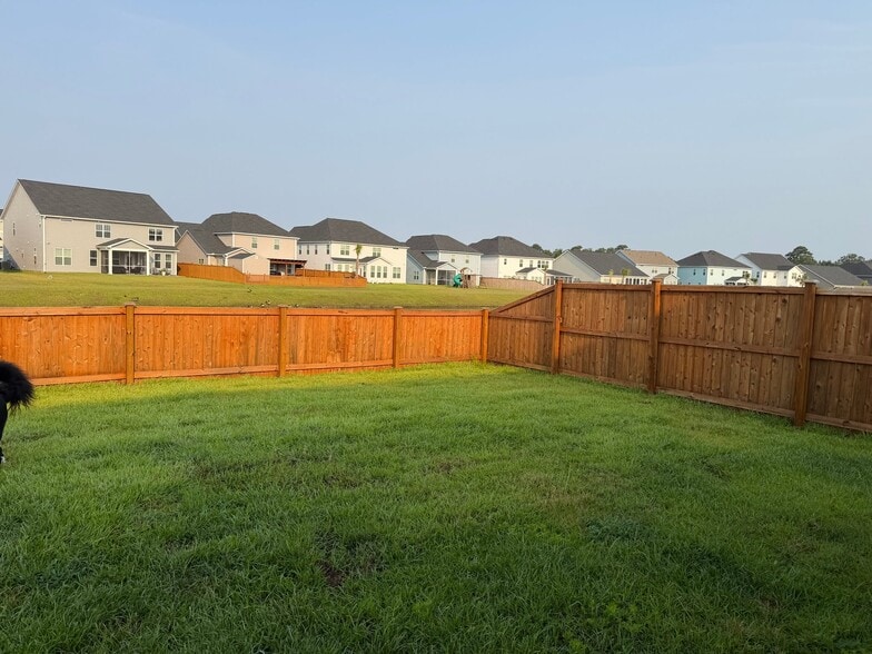 Building Photo - 107 Crosscut Ln