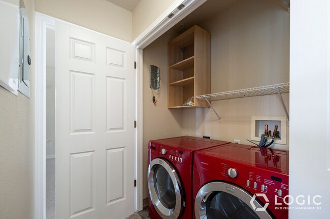 Building Photo - Grand Unit in Salt Lake City!