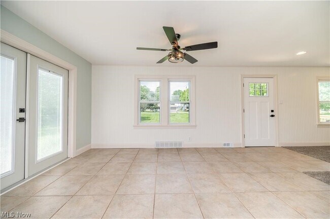 Building Photo - 6665 Clingan Rd