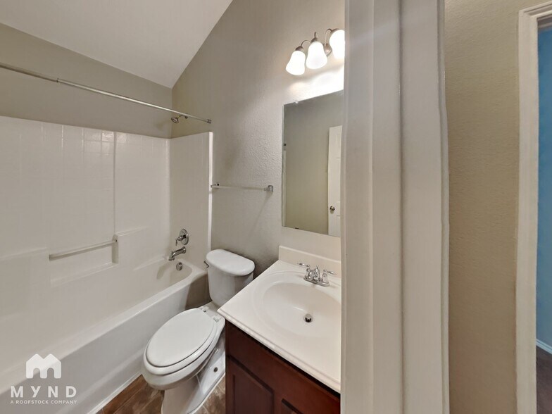 Building Photo - 1019 Cottontail Dr