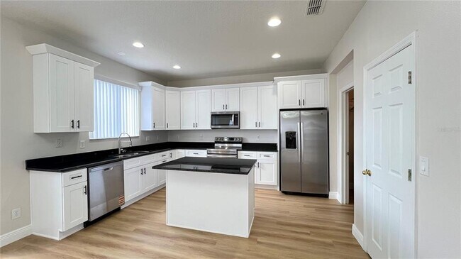 Building Photo - 16834 Sunrise Vista Dr