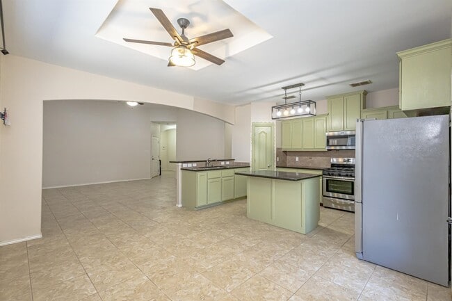 Building Photo - 618 Crackle Grove Dr