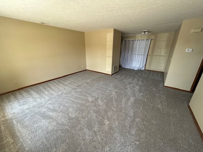 Building Photo - New Listing in Albion, Indiana!