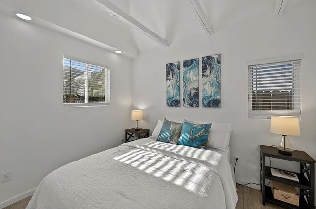 Building Photo - 2461 Depew St