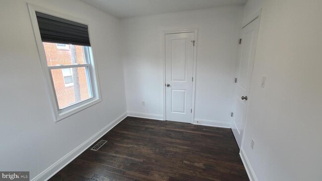 Building Photo - 417 Burbank St SE