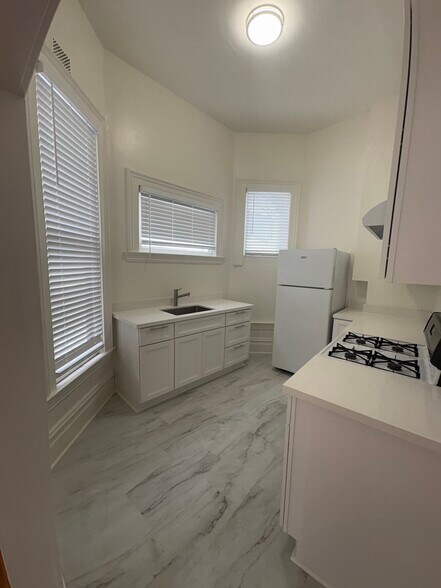Building Photo - 2433 Buena Vista Ave