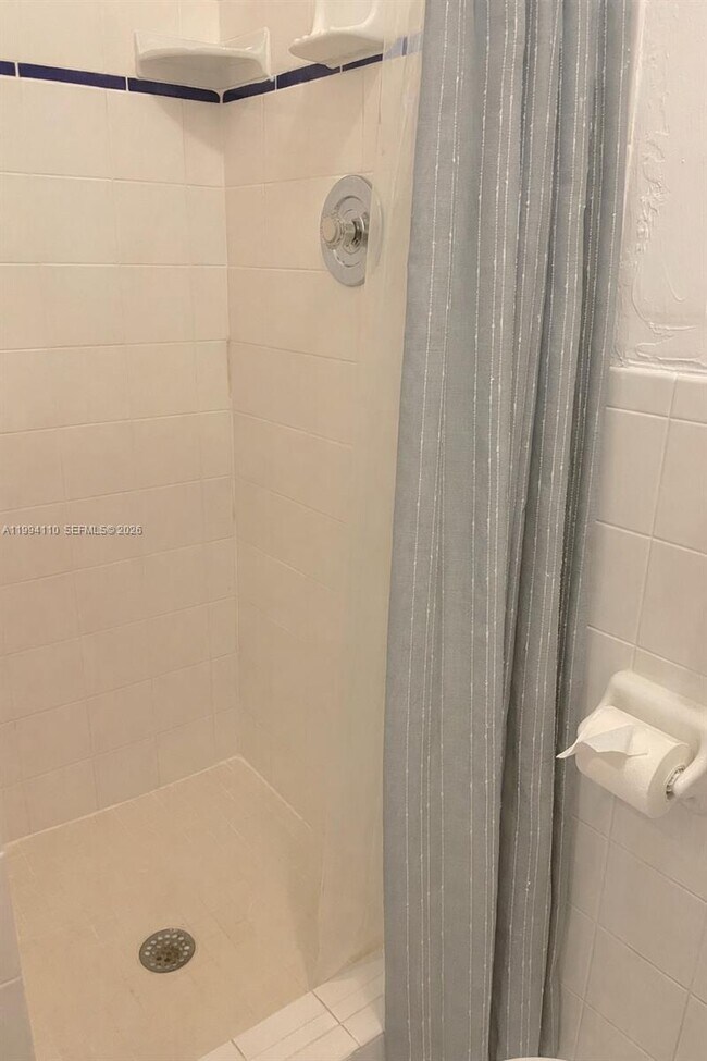 Building Photo - 1306 Madrid St