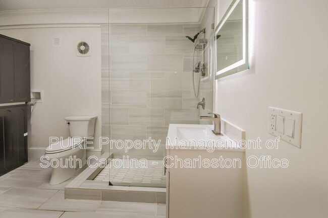 Building Photo - 1239 Sunset Dr