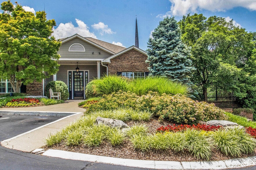 Building Photo - 2025 Woodmont Blvd
