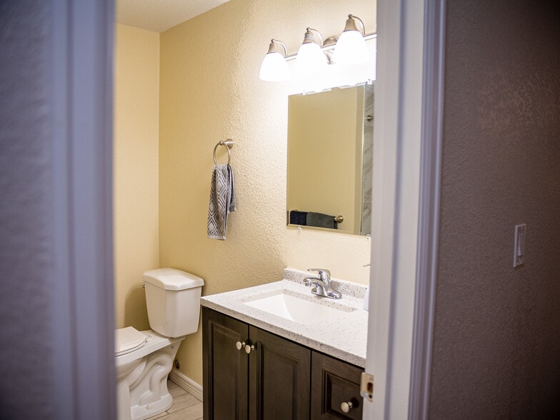 Building Photo - 480 Troy St