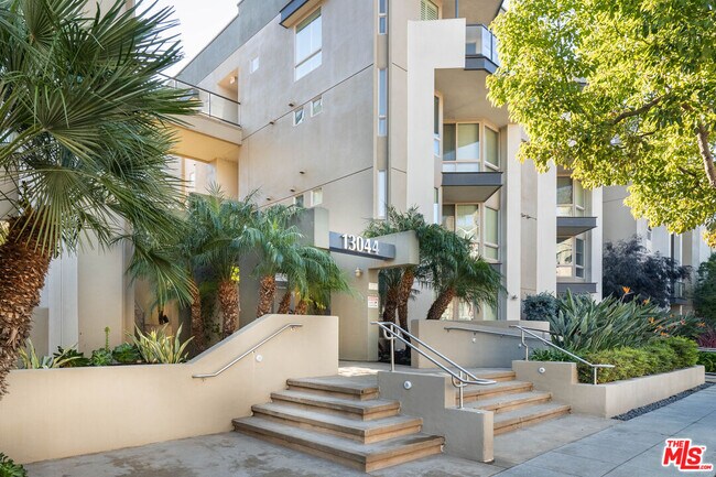 Building Photo - 13044 Pacific Promenade