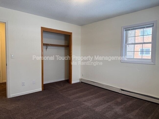 Building Photo - 912-18 1/2 18 1/2 St S