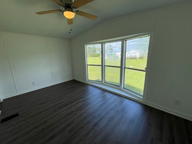 Building Photo - 3 bedroom 2 bath Mobile Home on 1 acre in ...