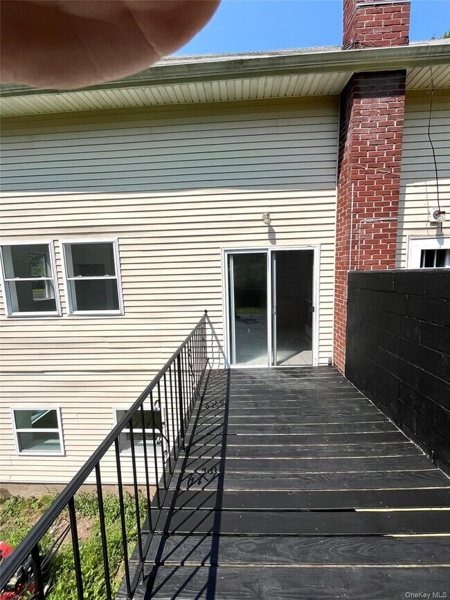 Building Photo - 161 White Sulphur Rd