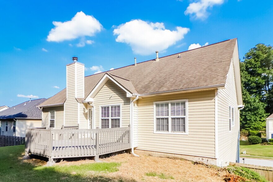 Building Photo - 2975 Northcliff Dr