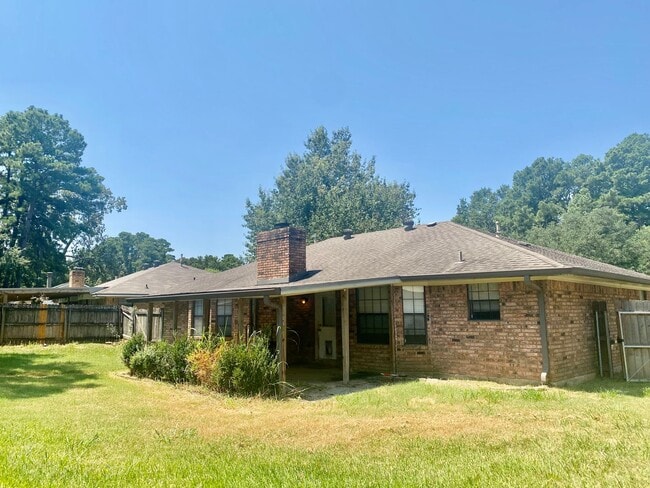 Building Photo - Haughton LA Dogwood Park Subdvn Home for Lease | $1,600/mo | 3 br 2 ba