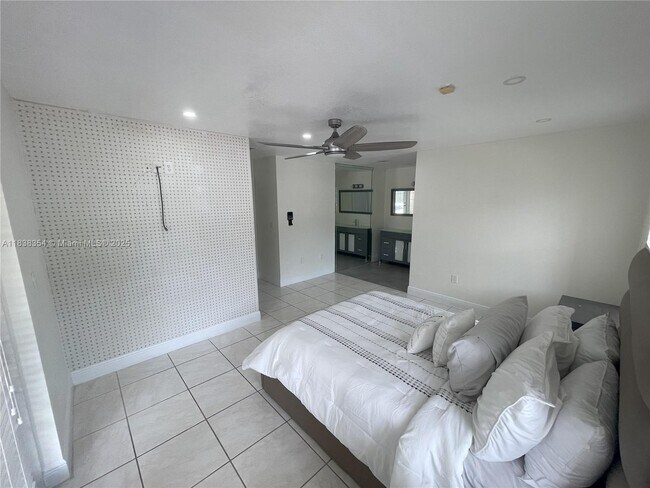 Building Photo - 8482 NW 166th Terrace