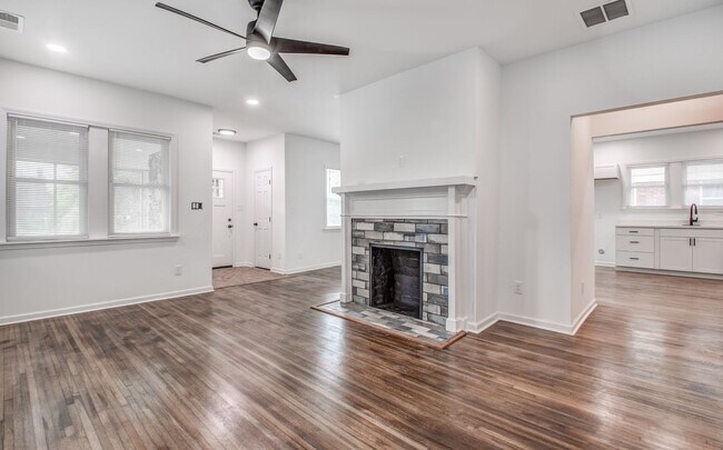 Building Photo - Live Stylishly. Live Comfortably. Live Memphis