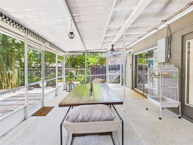 Building Photo - 1632 SW 28th Ave