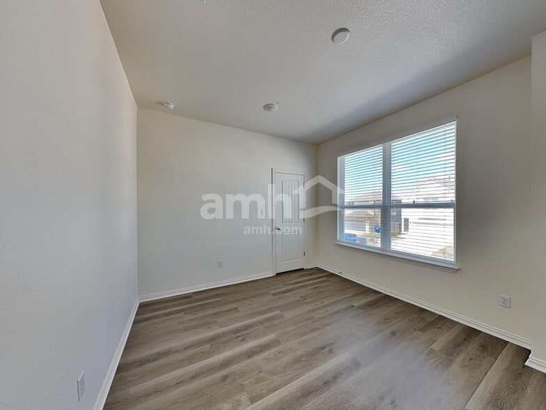 Building Photo - 2718 Meadowood Heights