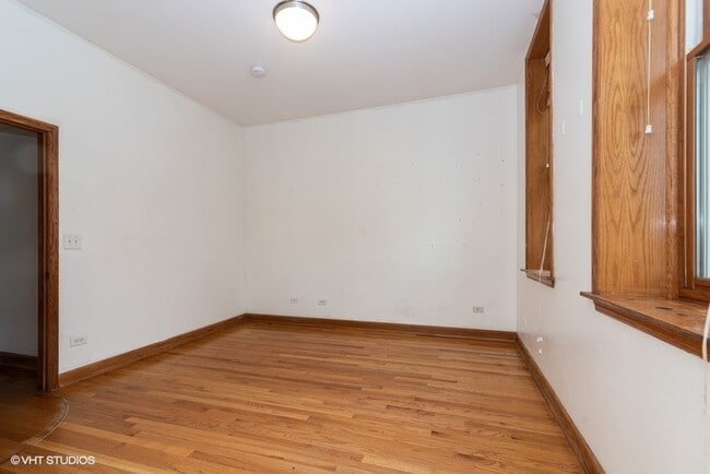 Building Photo - 819 S Carpenter St