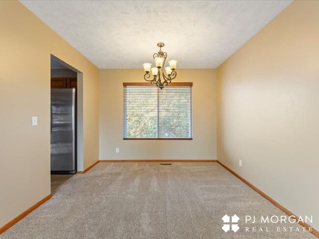 Building Photo - 4 bedroom, 3 bathroom - Available 9/15- Co...