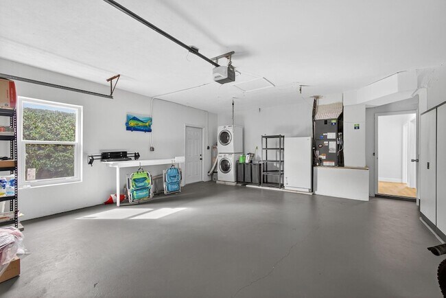 Building Photo - 1206 Dolphin Rd