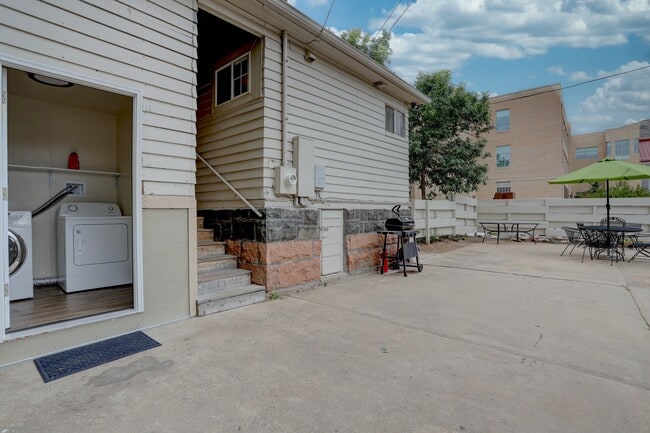 Building Photo - 922 14th St