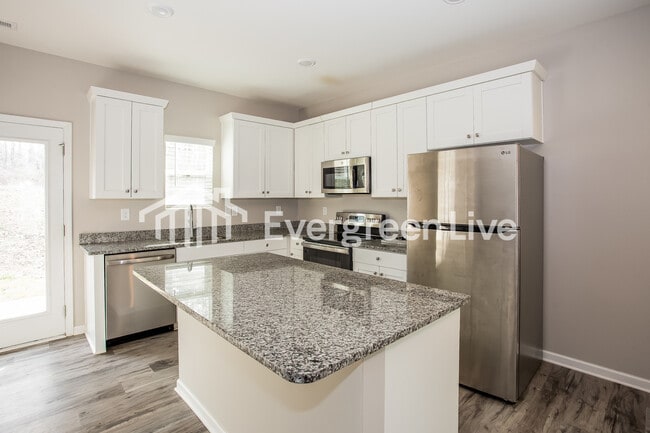 Building Photo - 331 Bell St