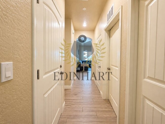 Building Photo - 1138 S Simon St