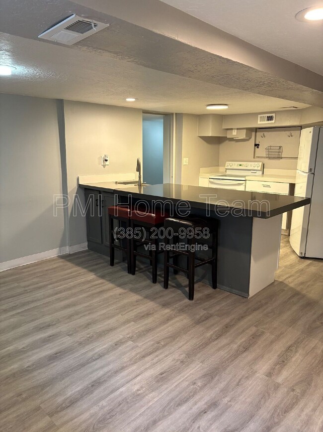 Building Photo - 168 Ross Dr