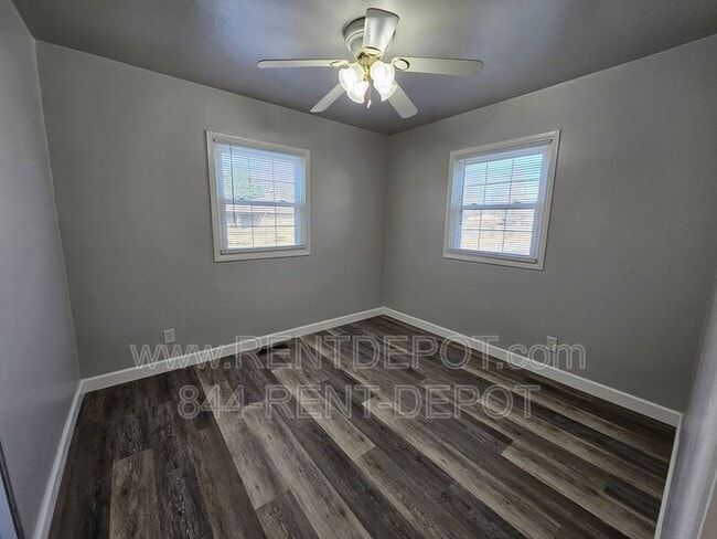 Building Photo - 925 N Kelsey Ave