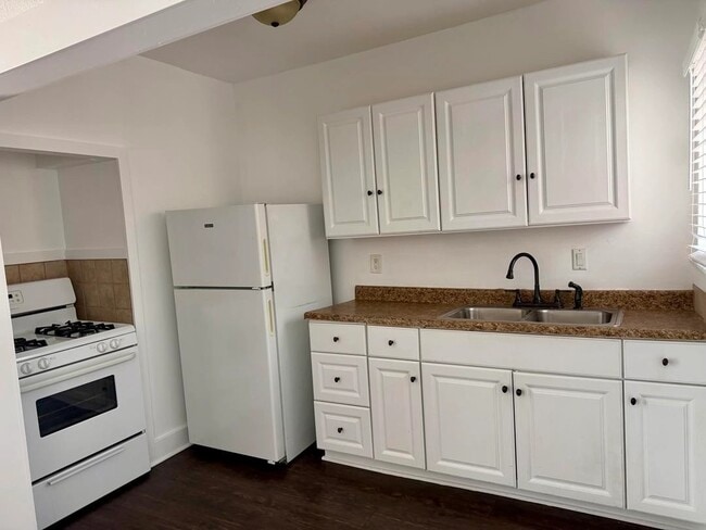 Interior Photo - 1750 1st St