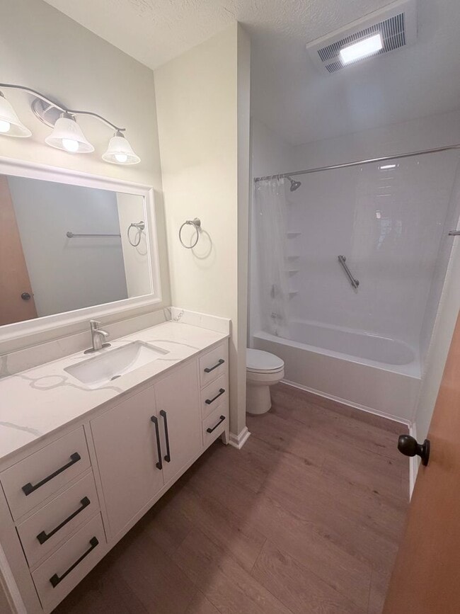 Building Photo - Great Location - 2 Bed, 2 Bath Condo Available Now!