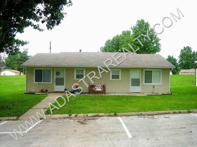 Building Photo - Affordable Lees Summit Duplex-Available in...