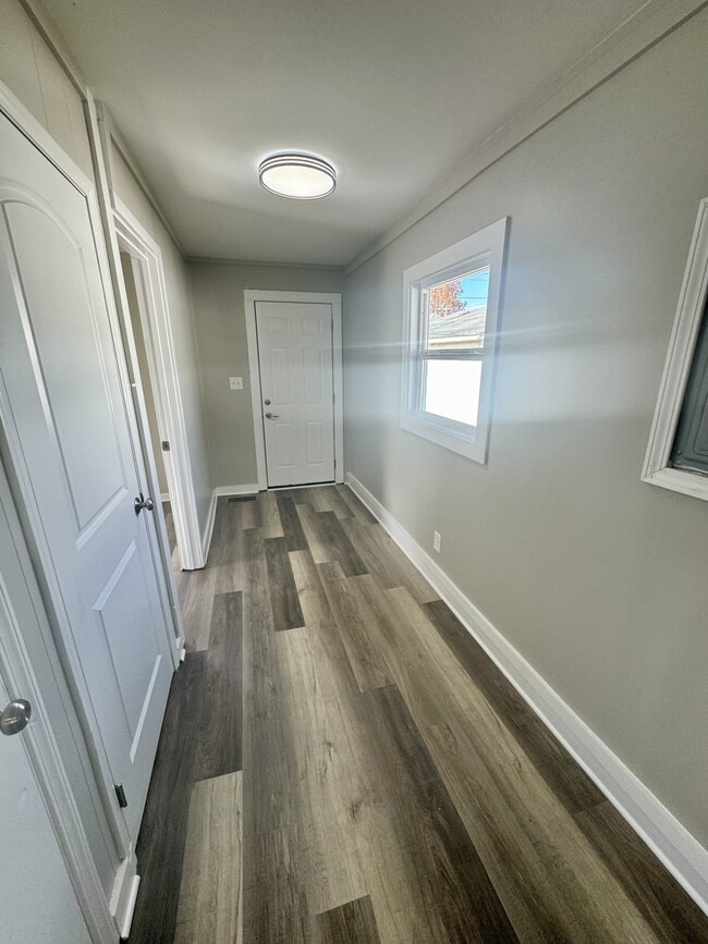 Building Photo - 913 N Morrison St