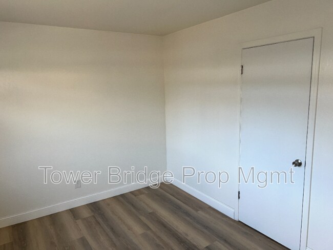 Building Photo - 1328 School St