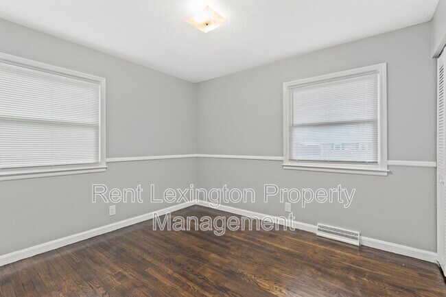 Building Photo - 328 Harvard Dr