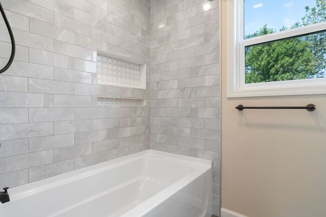 Building Photo - $1,895 | 2 Bedroom, 2 Bathroom House | Pet...