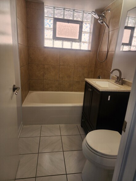 bathroom - 2800 Manor Ln