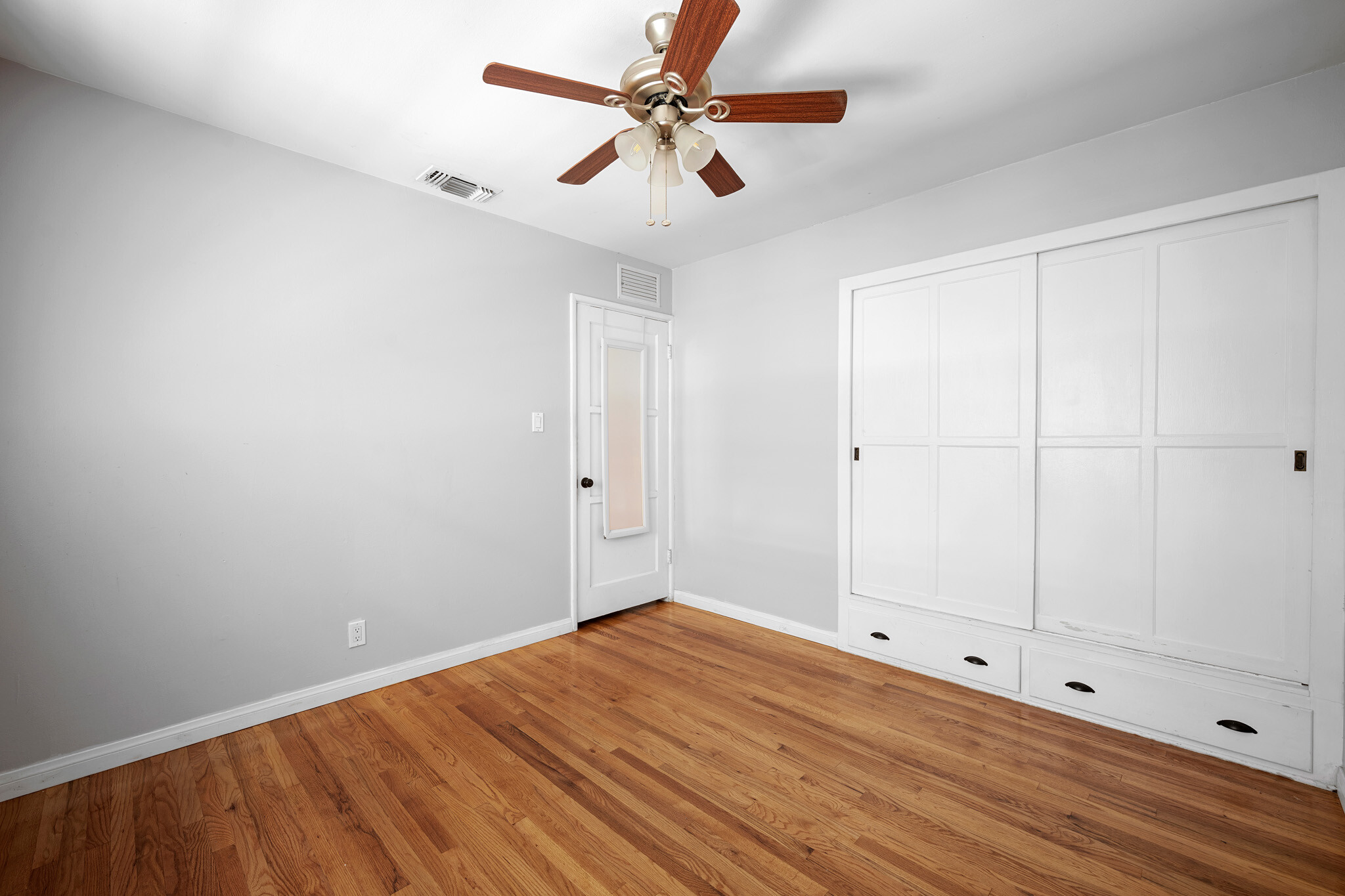 Building Photo - 16026 Valerio St