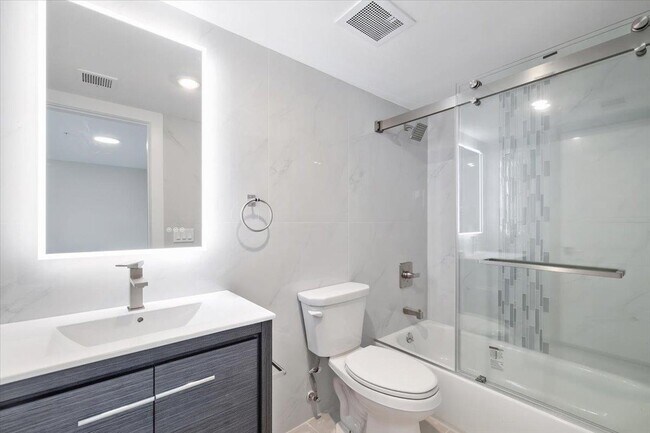 Building Photo - 526 64th St