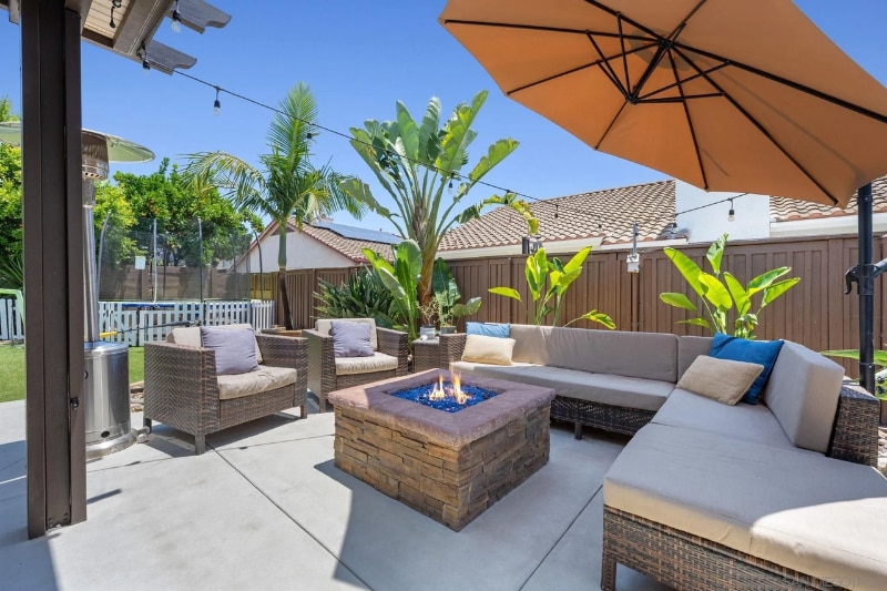 Building Photo - 3925 Estancia Dr