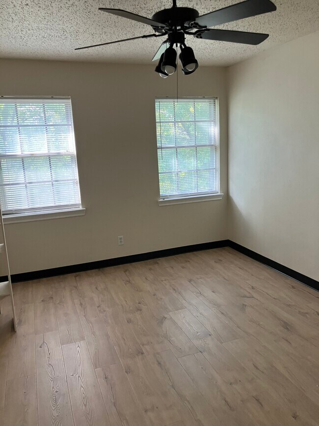 Building Photo - 626 Trailwood Ct