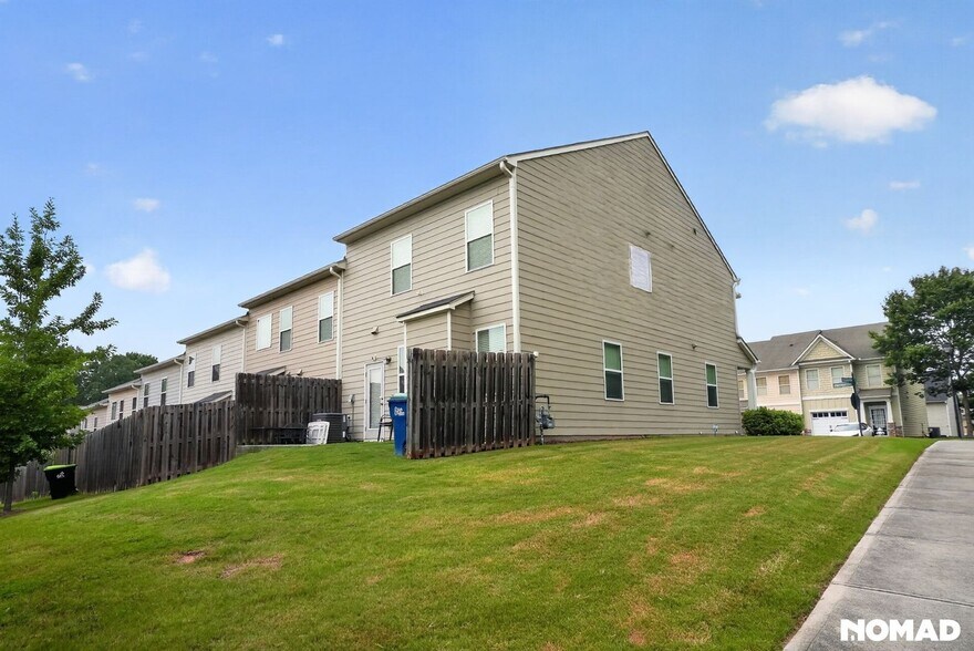 Building Photo - 2560 Centennial Pl