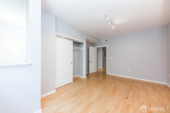 Building Photo - 69 Clementina St