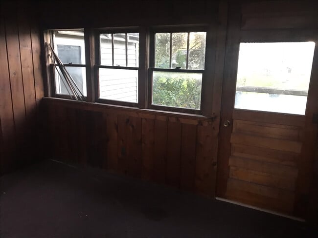 Building Photo - 566 E Sebewaing St