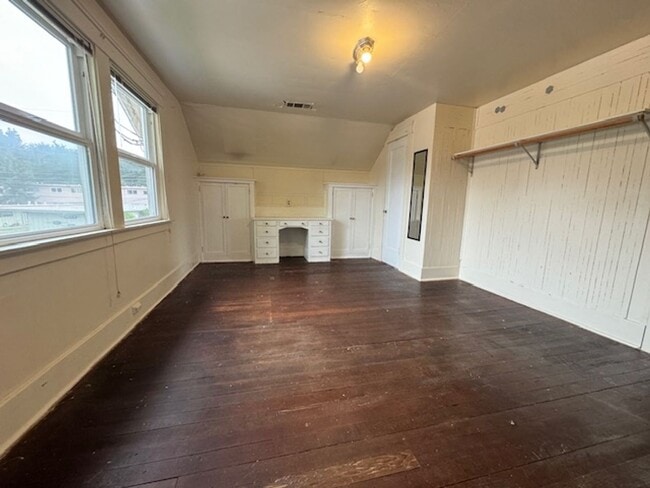 Building Photo - 1841 H St